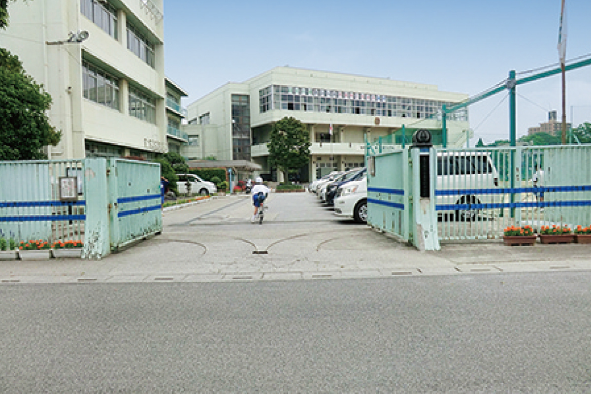 春日部中学校/徒歩12分