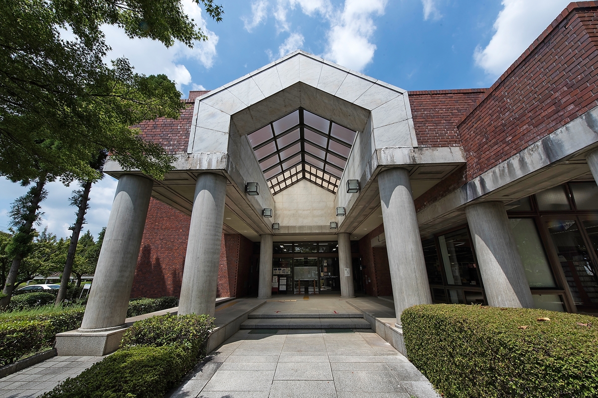越谷市立図書館