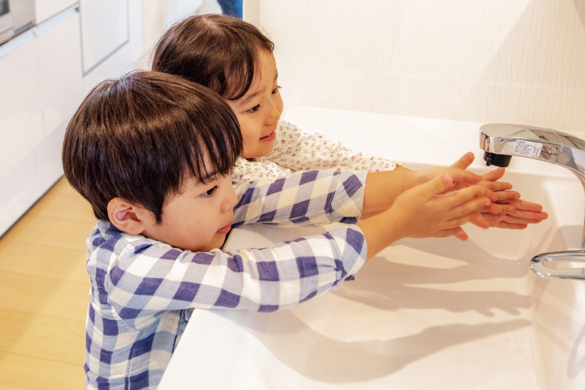 【2階ホール手洗い器(鏡付き)】