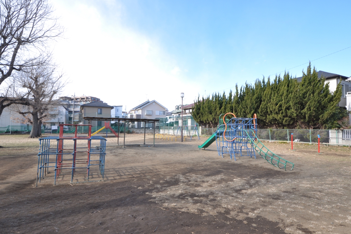 浅間上児童遊園(三角公園) 浅間上児童遊園(三角公園)