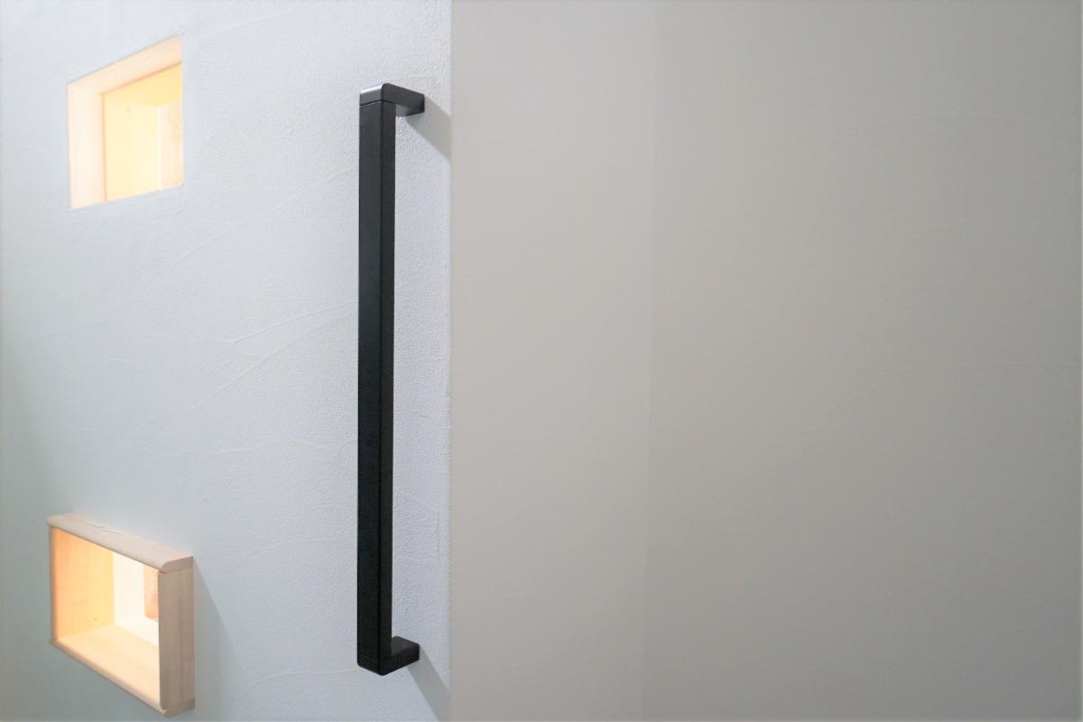 【オリジナル玄関手すり/アイライン】 【オリジナル玄関手すり/アイライン】