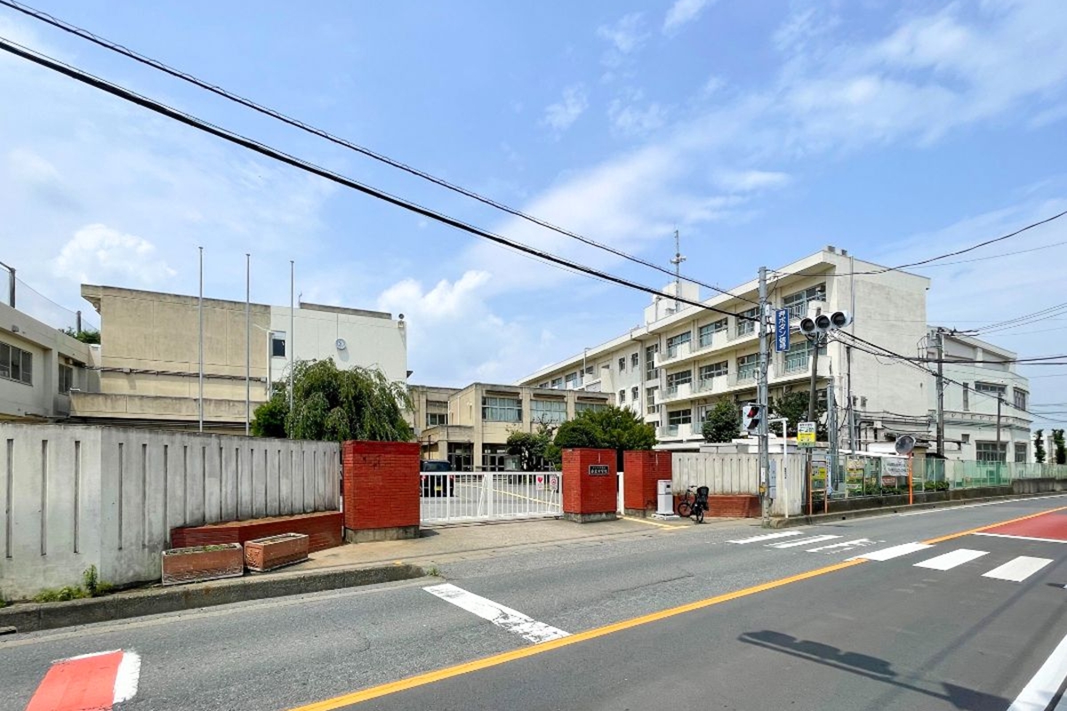 春里中学校/徒歩15分