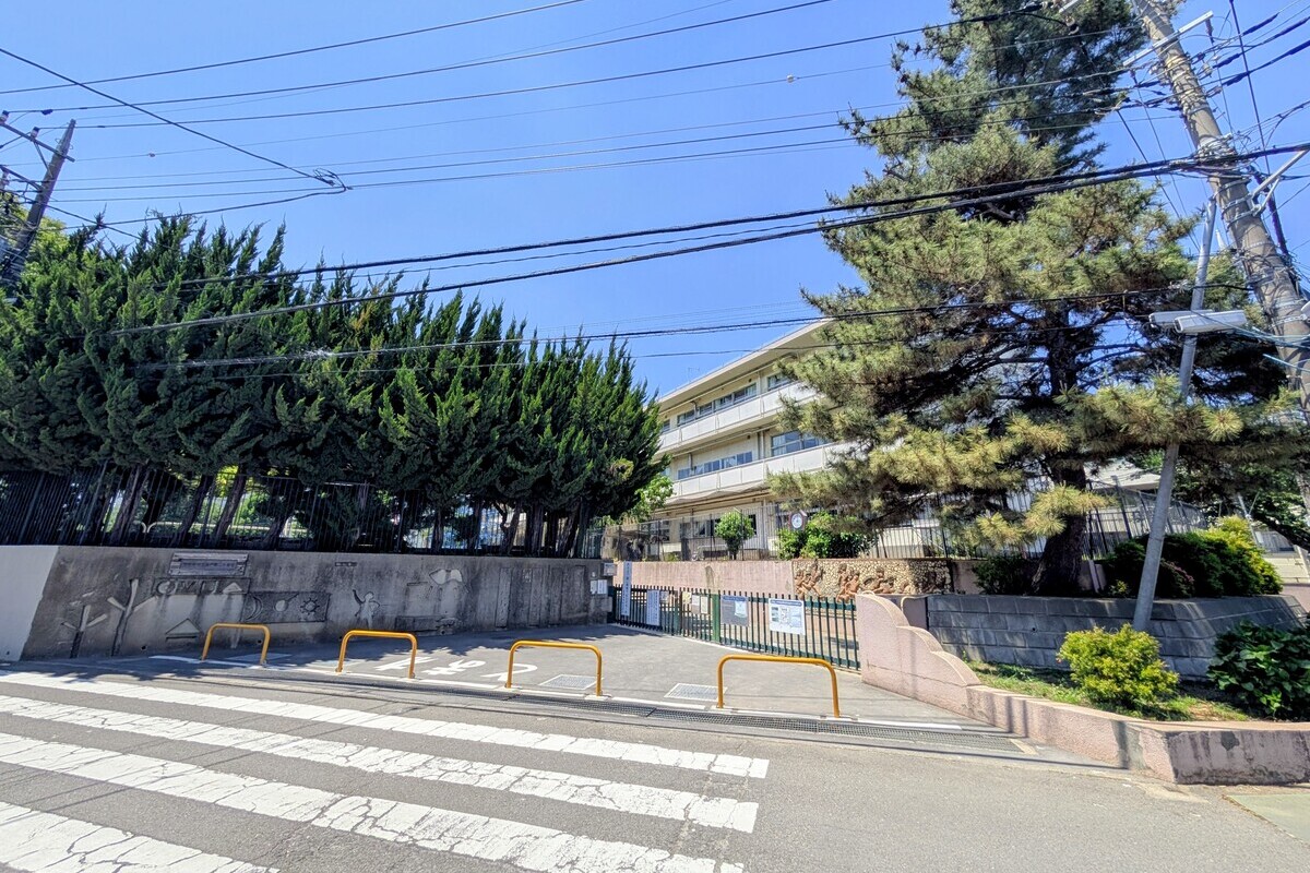 谷戸第二小学校/徒歩9分 谷戸第二小学校/徒歩9分