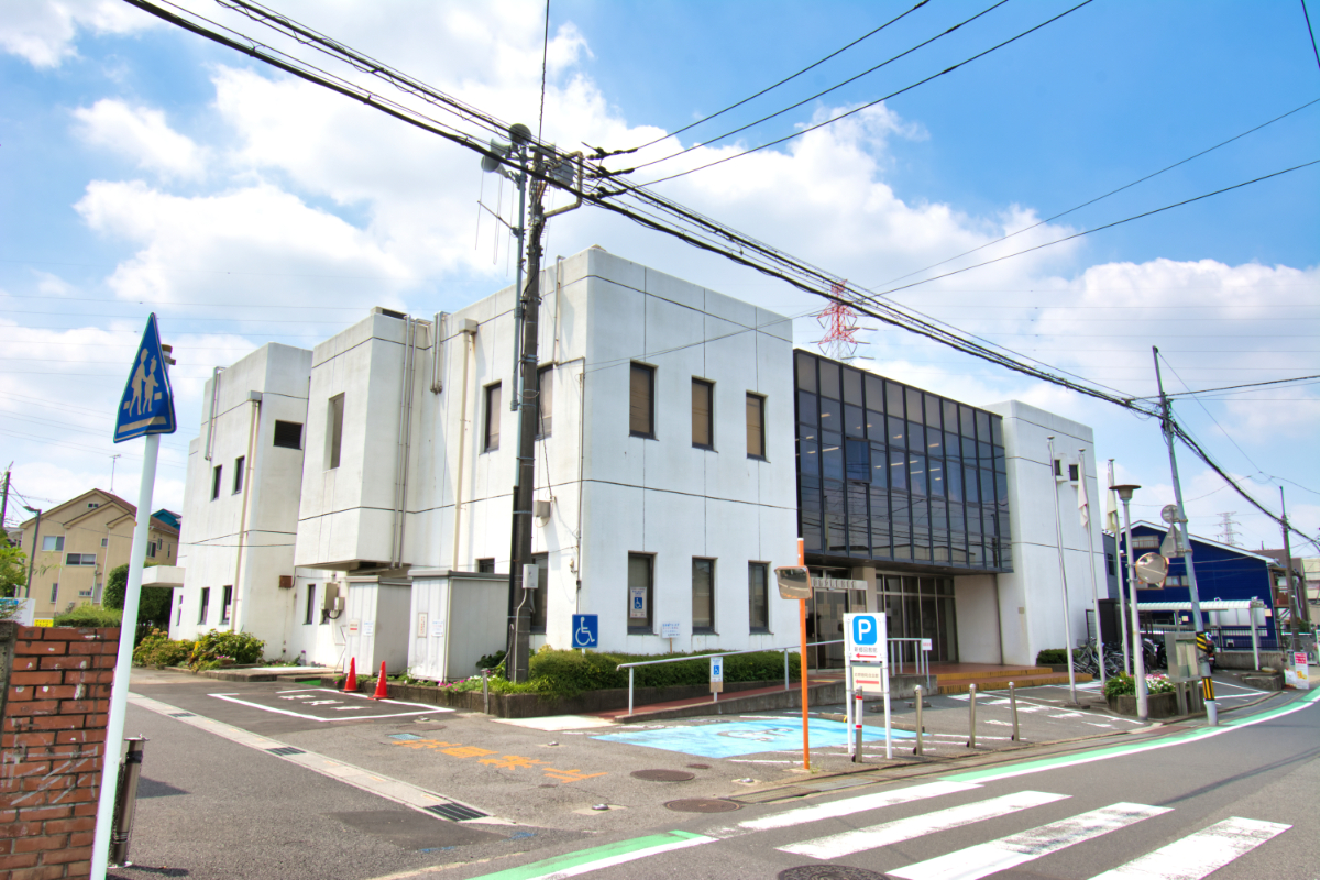 川口市立新郷図書館 川口市立新郷図書館