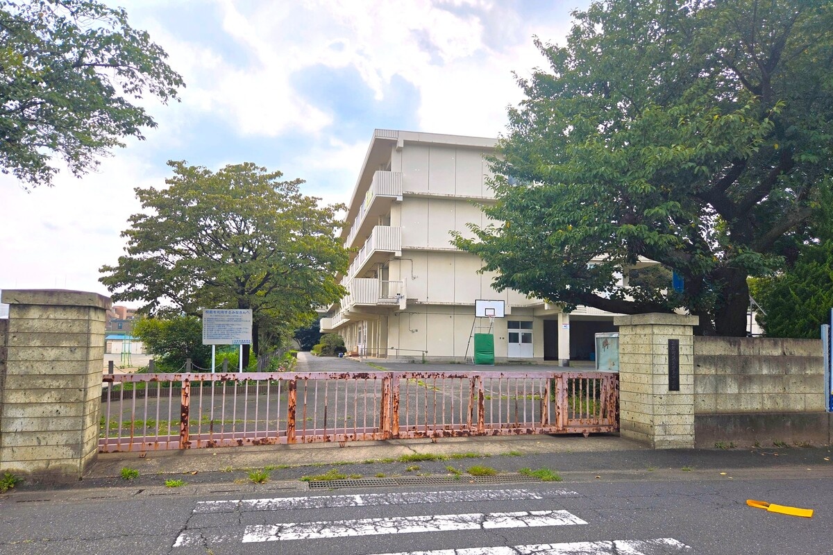三芳東中学校/徒歩13分